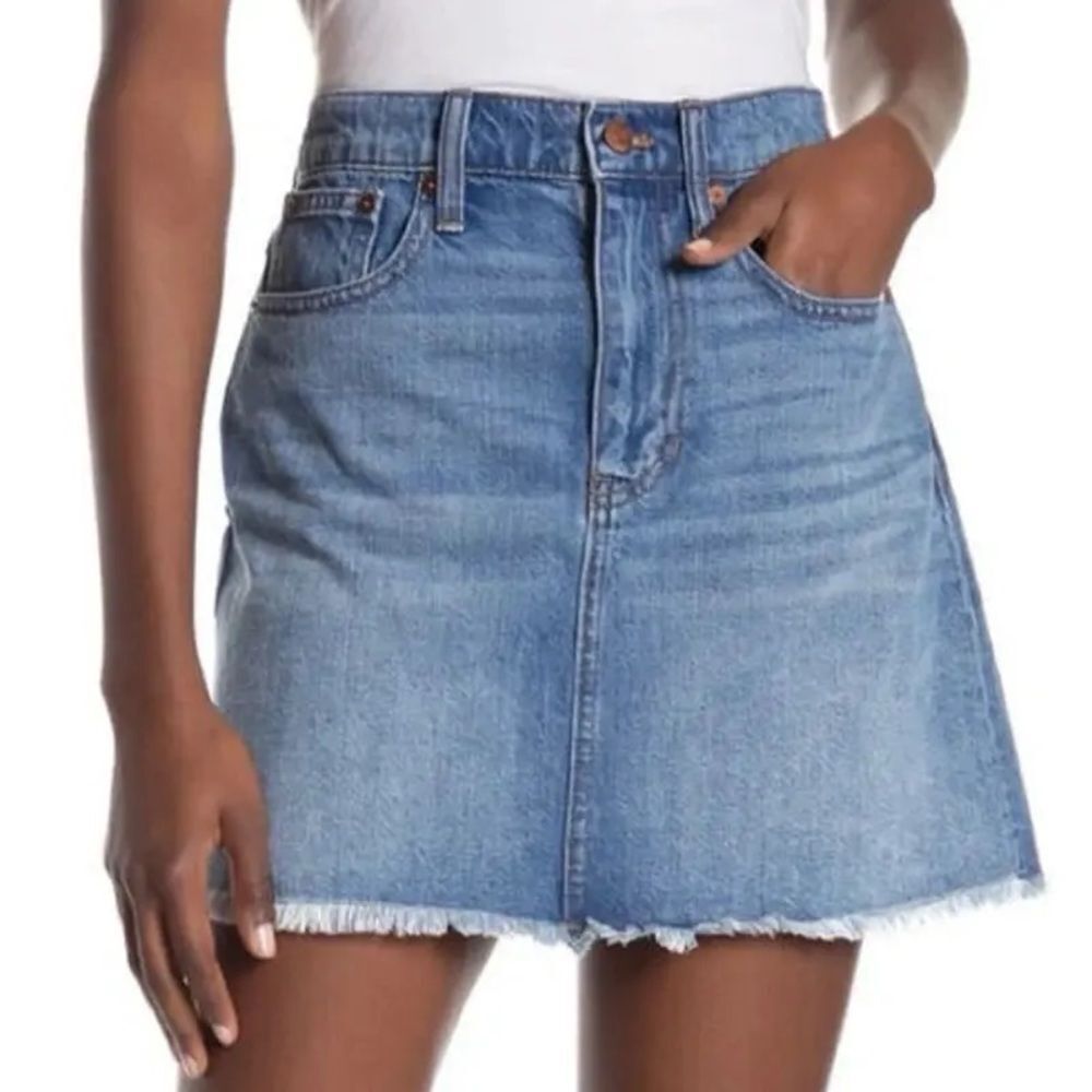 Madewell Rigid Denim A-Line Mini Skirt in Medium Wash Fluffy Hem Edition Size 26